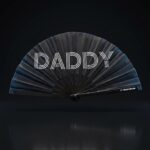 Festival Fan “DADDY” in zwart – Rave & Pride accessoire – Weergave 1