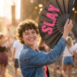 SLAY” festival Fan in zwart/roze – CSD & Rave accessoire – Weergave 3