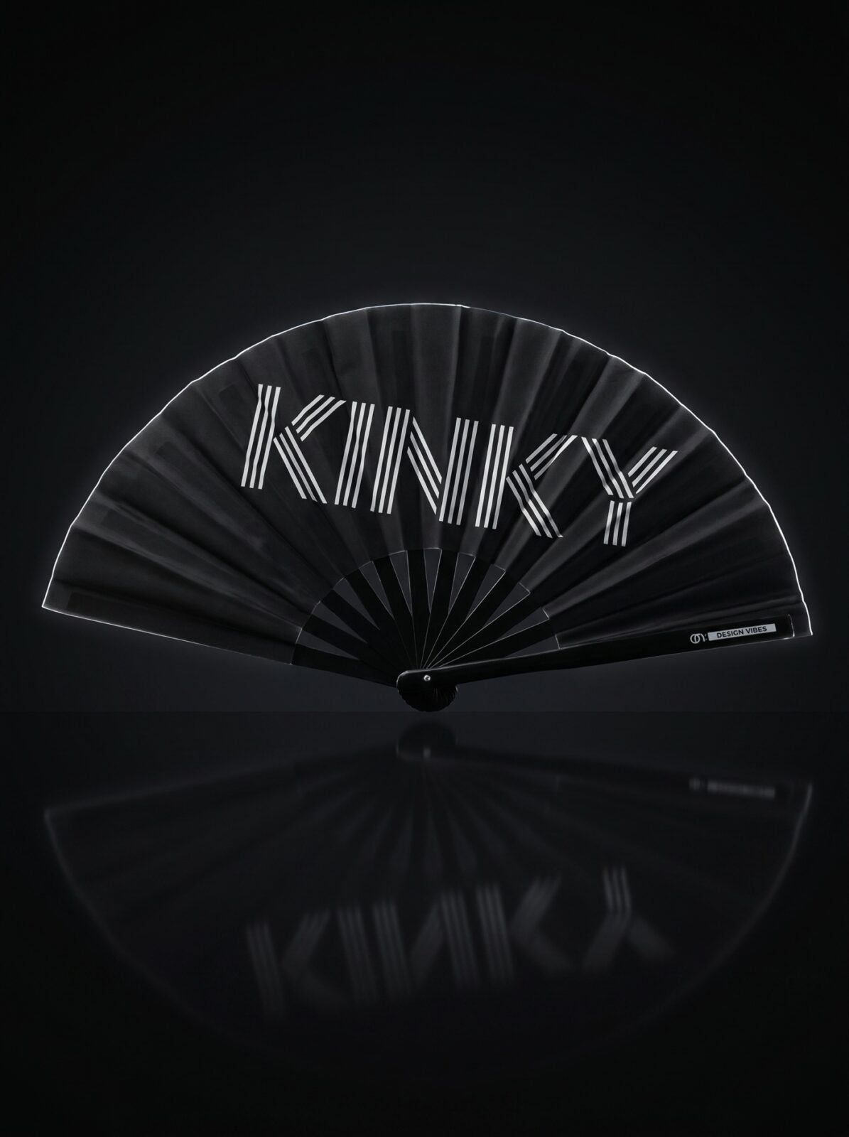 Festival Fan “KINKY” in zwart – Rave & Pride statement