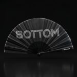 Festival Fan “BOTTOM” in zwart – CSD & Rave accessoire – Weergave 1