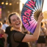 BLOW ME” festival Fan in paars-blauw – Rave & CSD accessoire – Weergave 3