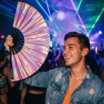 Festival Fan holografisch roze – geïriseerd Pride accessoire – Weergave 2