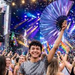Festival Fan holografisch blauw-paars metallic – Rave accessoire – Weergave 4