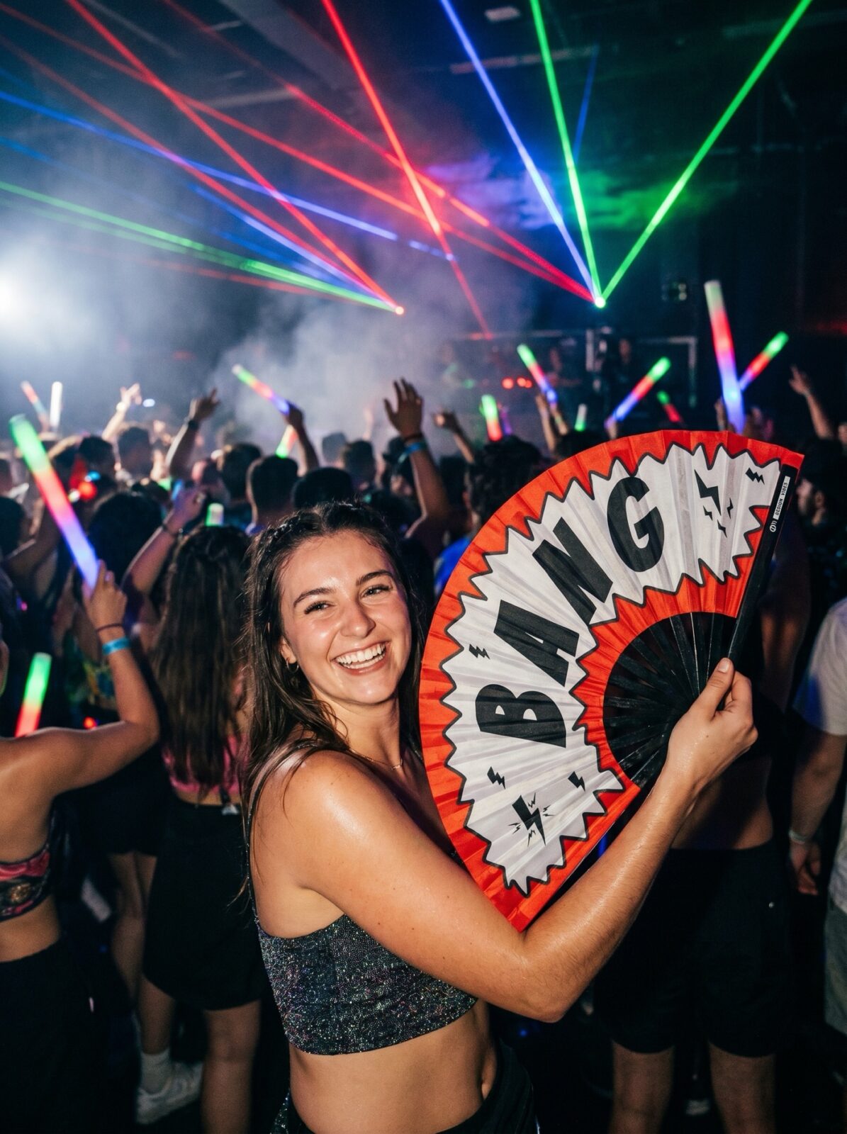 Festival Fan “BANG” comic in rood en wit – Rave & party accessoire – Weergave 2