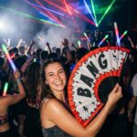 Festival Fan “BANG” comic in rood en wit – Rave & party accessoire – Weergave 2