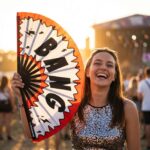 Festival Fan “BANG” comic in rood en wit – Rave & party accessoire – Weergave 3