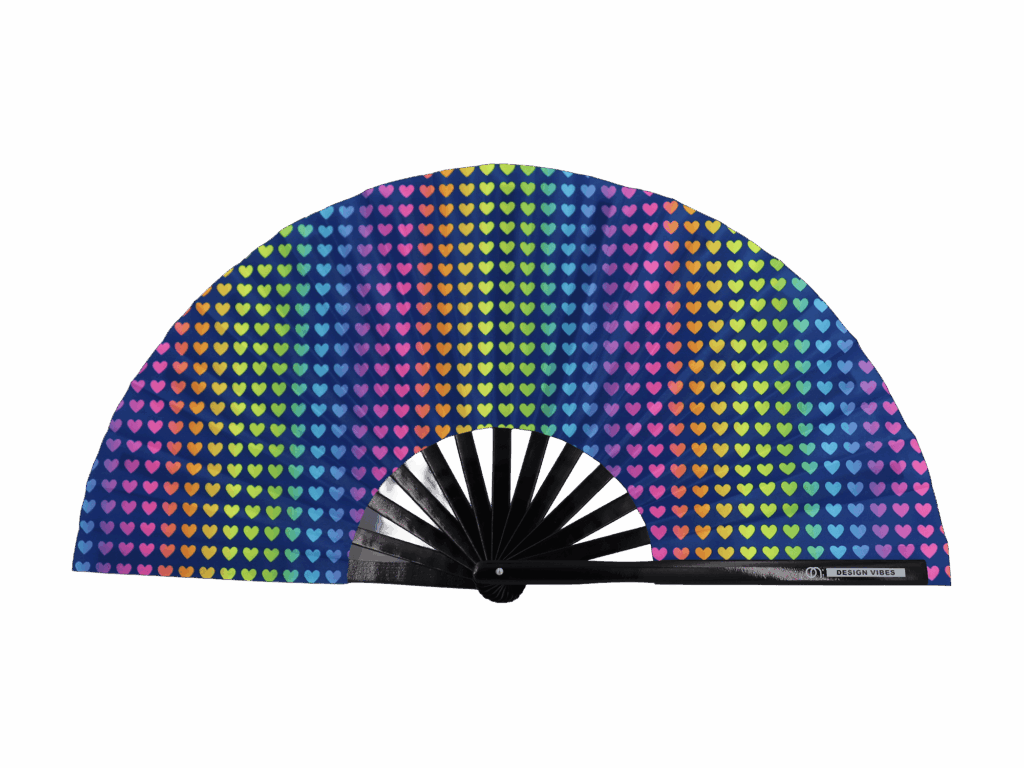 Donkerblauwe Festival Fan met regenbooghartjes uit de Pride-collectie, opengeklapt