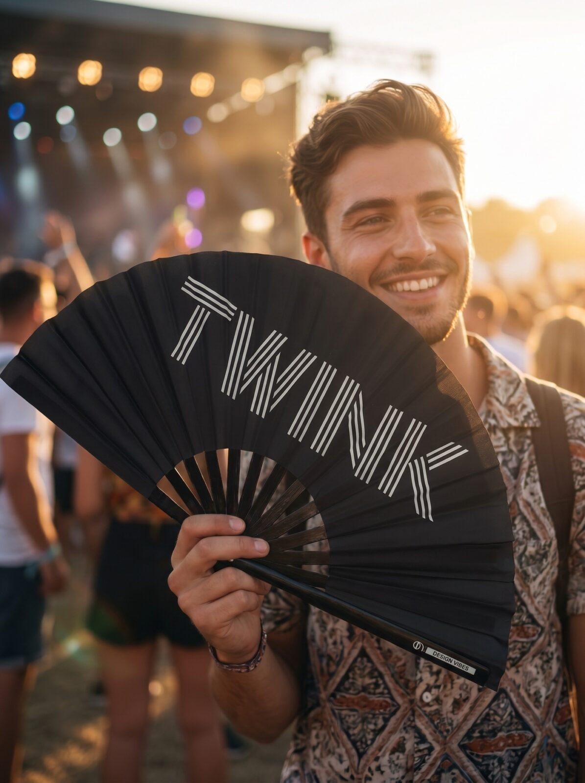 Festival Fan “TWINK” in zwart – Rave & Pride statement – Weergave 3
