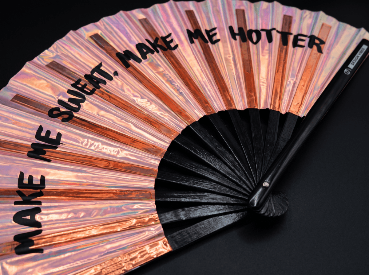 Festival Fan „MAKE ME SWEAT” holografisch rosé goud, Rave, Weergave 8
