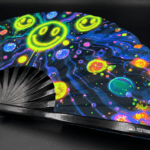 Festival Fans met neon-acid-smileys in het zwart voor Techno & Rave, Weergave 6