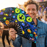 Festival Fans met neon-acid-smileys in het zwart voor Techno & Rave, Weergave 3