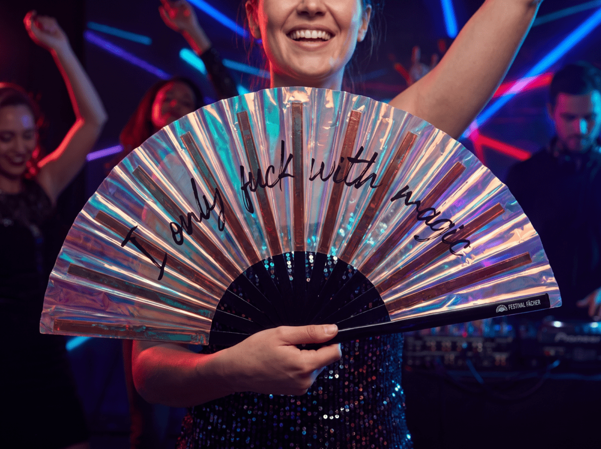 Festival Fan „I only fuck with magic“ Holo-koper voor raves en festivals, Weergave 2