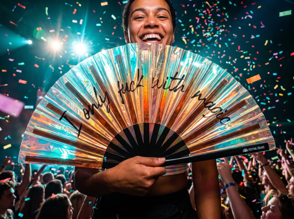 Festival Fan „I only fuck with magic“ Holo-koper voor raves en festivals, Weergave 4
