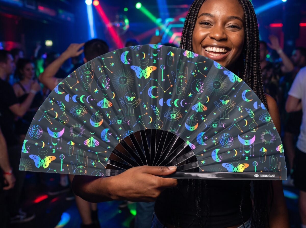 Festival Fans met maan & vlinders, regenboog op zwart, voor festivals & boho, Weergave 2