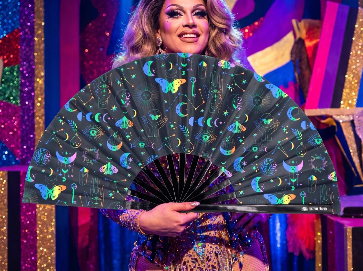 Festival Fans met maan & vlinders, regenboog op zwart, voor festivals & boho, Weergave 5