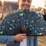 Festival Fans met maan & vlinders, regenboog op zwart, voor festivals & boho, Weergave 3