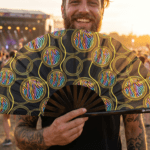 Festival Fans met neonkringen in zwart voor Techno & Rave, Weergave 3