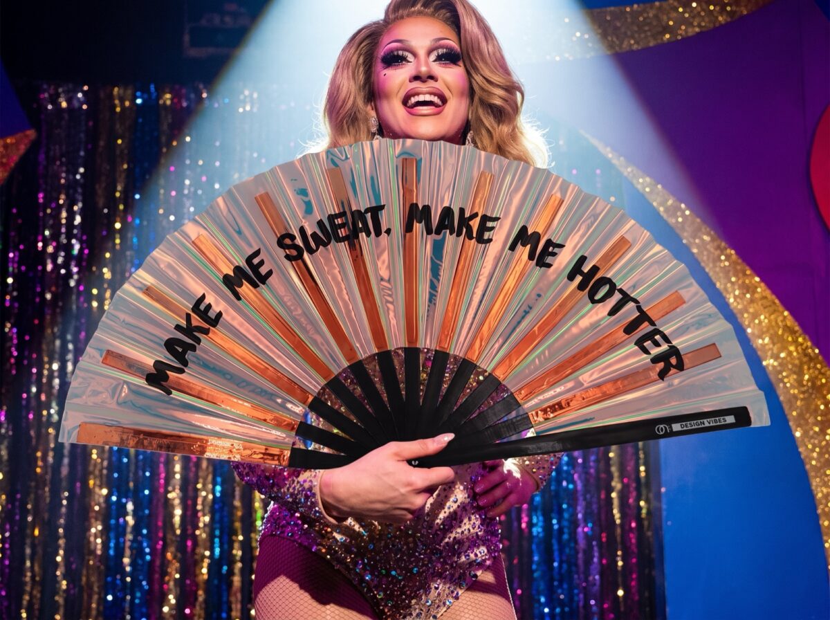 Festival Fan „MAKE ME SWEAT” holografisch rosé goud, Rave, Weergave 5